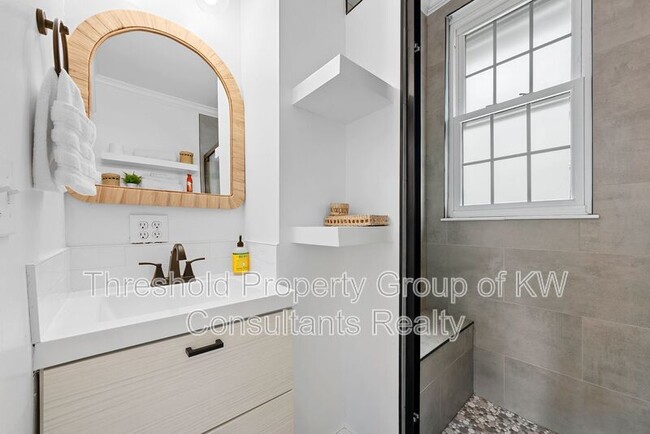 Building Photo - 61 E 7th Ave