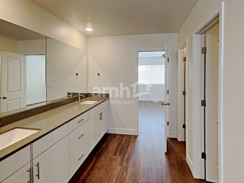 Building Photo - 1419 Perelle Ln