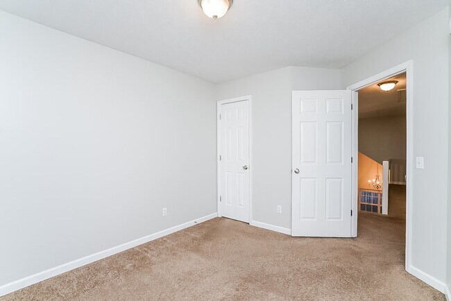 Building Photo - 4033 Pepperwood Dr
