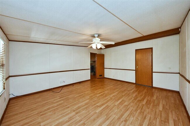 Building Photo - 18915 Sawmill Dr