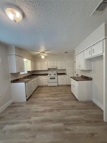 Building Photo - 2409 Caprice Ave