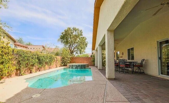 Building Photo - Welcome to this stunning 3-bedroom, 2.5-bathroom home located in the desirable city of Las Vegas!