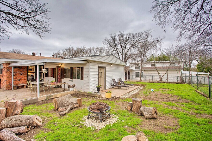 Building Photo - 5316 Redbud Ln