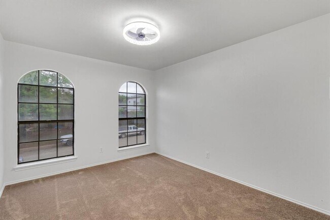 Building Photo - 910 Crieff Cross Dr
