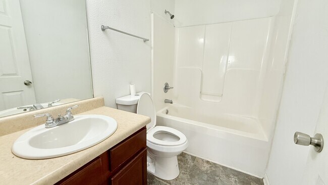 Building Photo - 15251 Tyler Mill Dr