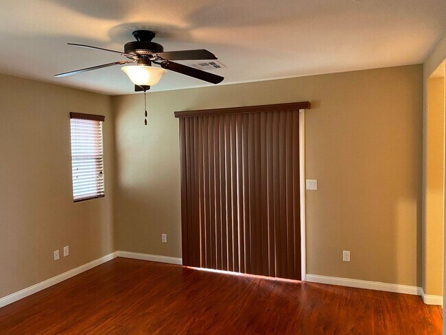 Building Photo - Southwest Beauty!