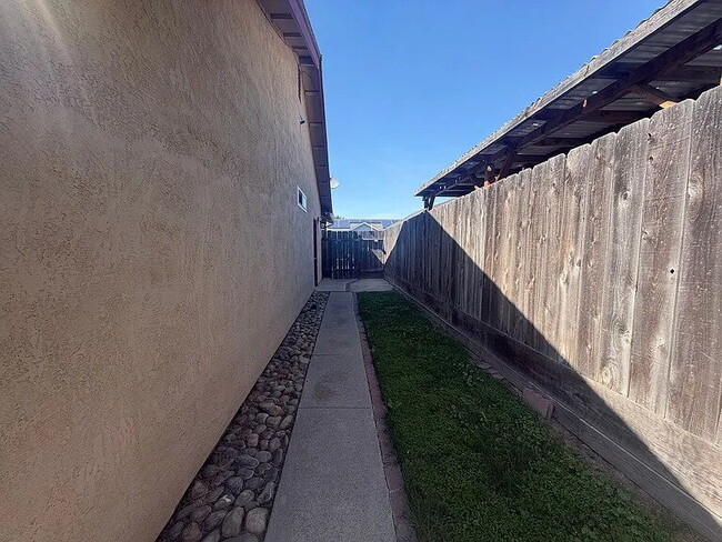 Building Photo - Single story home