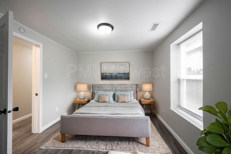 Building Photo - 955 N Traub Ave