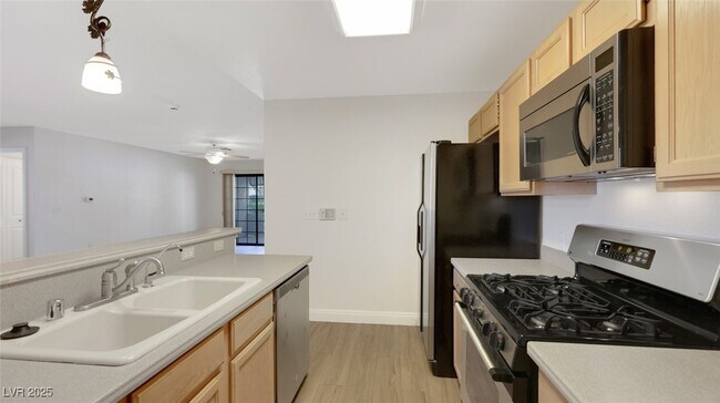 Building Photo - 8452 Boseck Dr