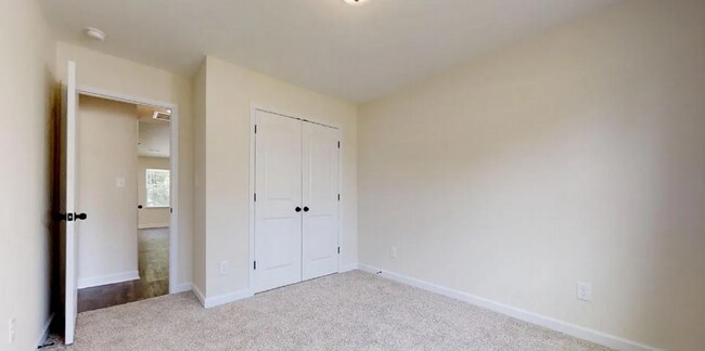 Building Photo - NEW LISTING!!!!!