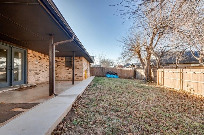 Building Photo - 2013 Tanglewood Dr