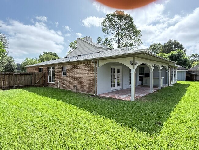 Building Photo - 4006 Cedar Ridge Ct