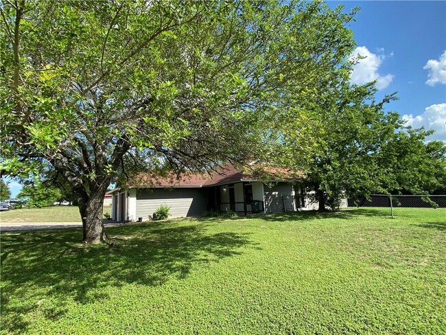 Building Photo - 1715 Shadowview Dr