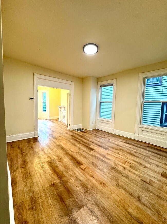 Building Photo - 77 Marshall St