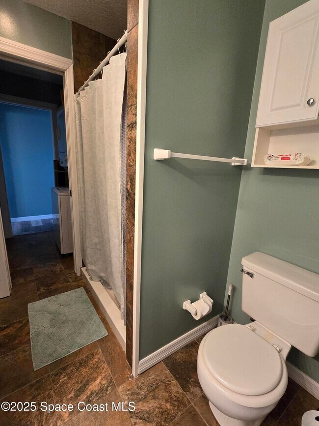 Building Photo - 0000 Pineapple Ave