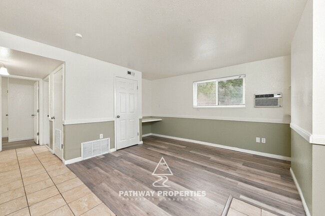 Building Photo - 872 W 500 S