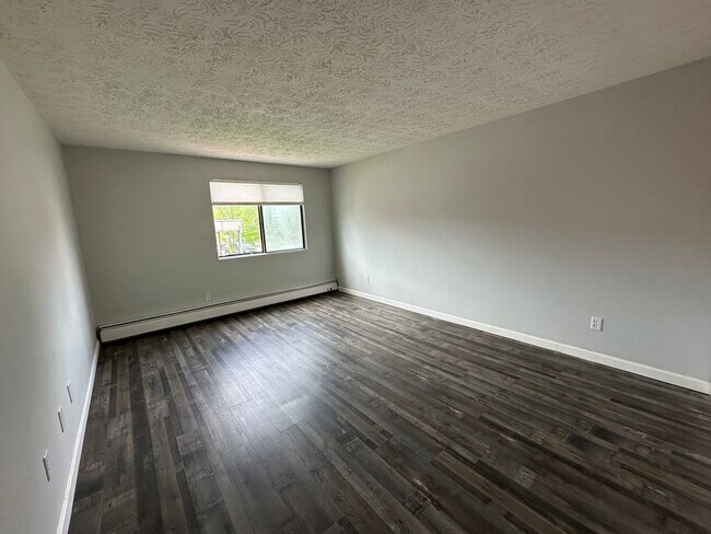 Building Photo - Spacious 2 Bedroom Condo on Manchester's W...