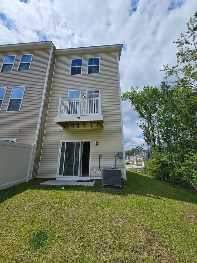 Building Photo - 3 bedroom 3.5 Bath - Long Term Rental in Myrtle Beach, SC