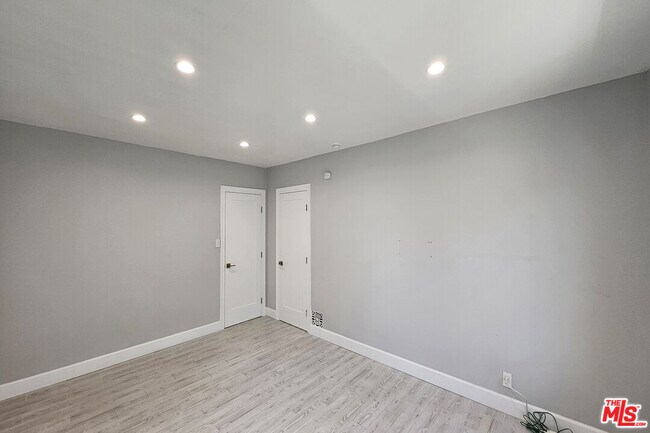 Building Photo - 1152 S Hayworth Ave