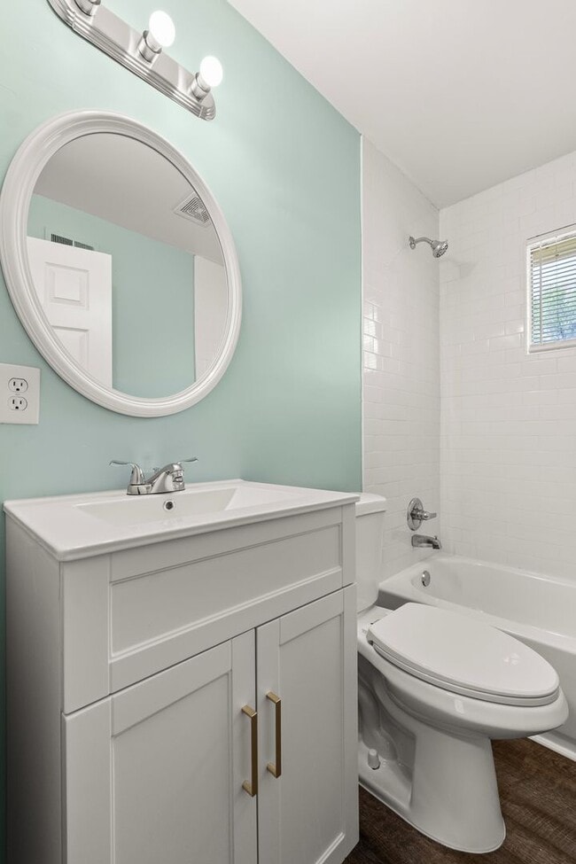 Building Photo - Renovated 4 Bedroom 1.5 Bath Home