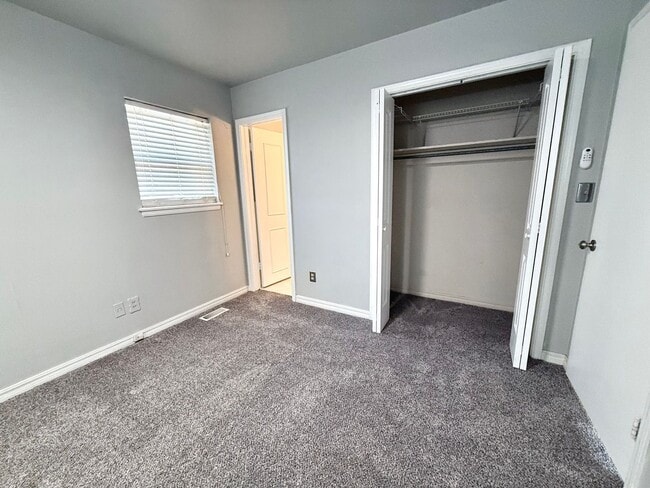 Building Photo - Charming 3 BD 1.5 BA w/ Bonus Room in the ...