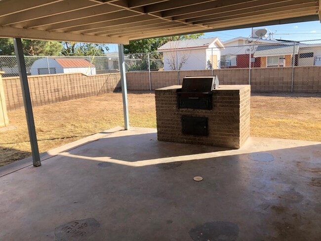 Building Photo - 5800 Bobwhite Ave