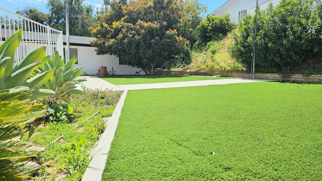 Building Photo - Mid Century Modern - 4 Bedroom Carlton Terrace Pool Home