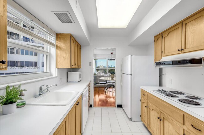Building Photo - 4925 Collins Ave