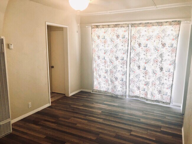 Building Photo - 1246 Oak St