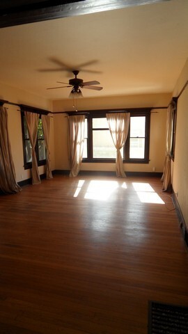 Building Photo - Charming craftsman home located in the hig...