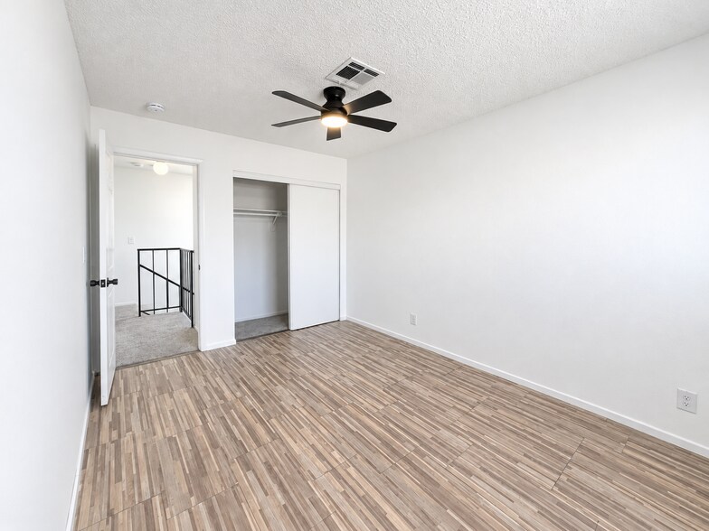 Building Photo - 4346 Caliente St