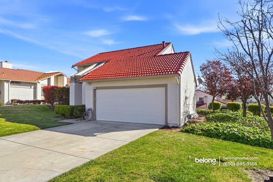 Building Photo - 623 Via Primavera Ct