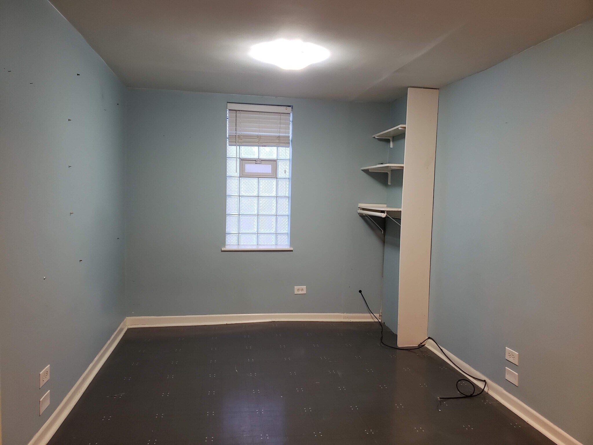 Building Photo - 1748 W Newport Ave