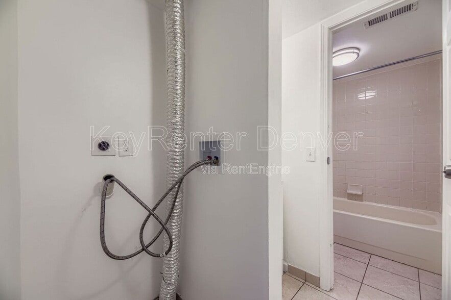 Building Photo - 2929 W Floyd Ave