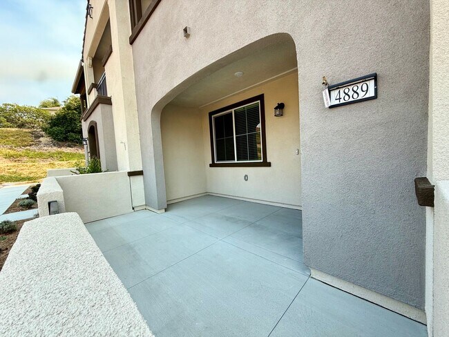 Building Photo - Brand new Townhome! Never Been lived in!  4 Br 4 Ba 2 car garage!