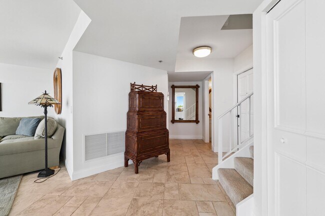 Building Photo - 2565 S Ocean Blvd