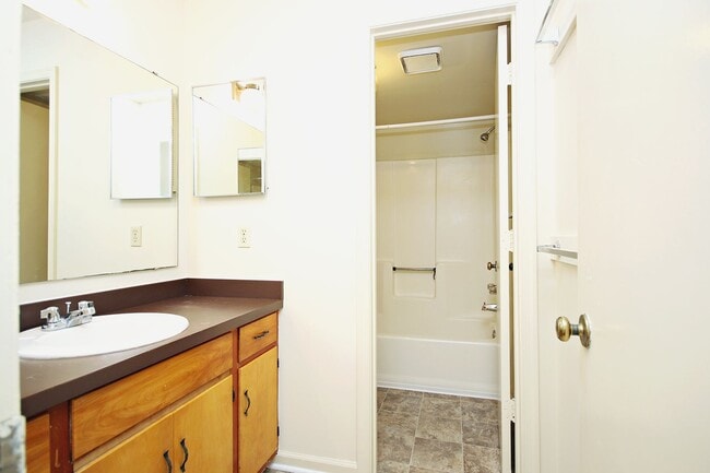 Building Photo - Student-Friendly Home, Minutes From The Da...