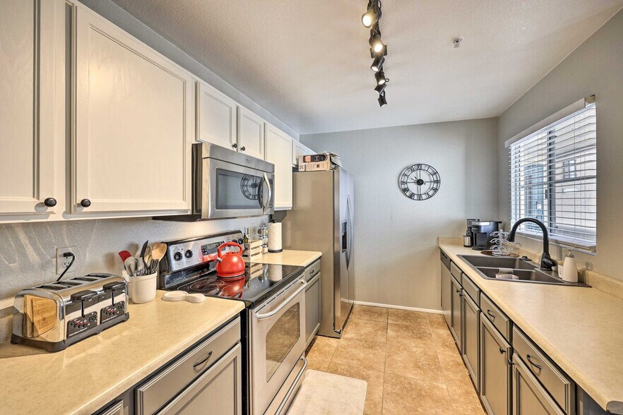 Building Photo - 11333 N 92nd St