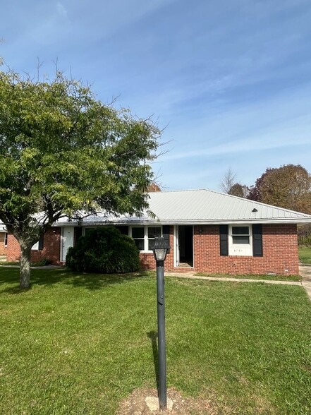 Building Photo - FIELDCREST APARTMENTS