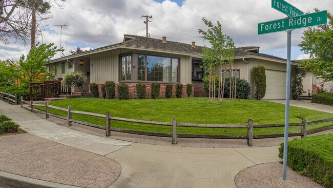 Building Photo - 805 Forest Ridge Dr