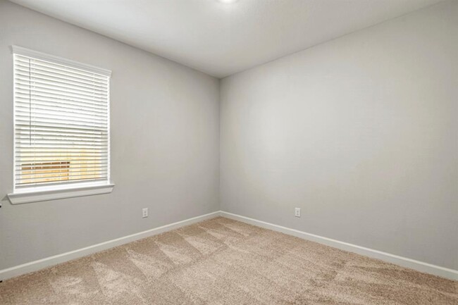 Building Photo - 15667 Honey Cv Dr