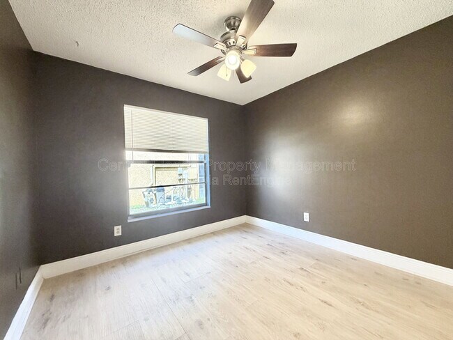 Building Photo - 10227 Comfort Cir