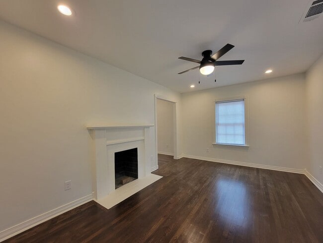 Building Photo - “This is where dinner parties and game nig...