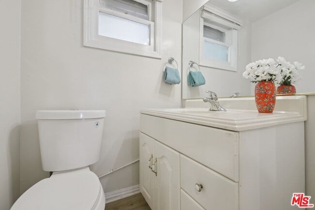 Building Photo - 5667 Heatherdale Dr