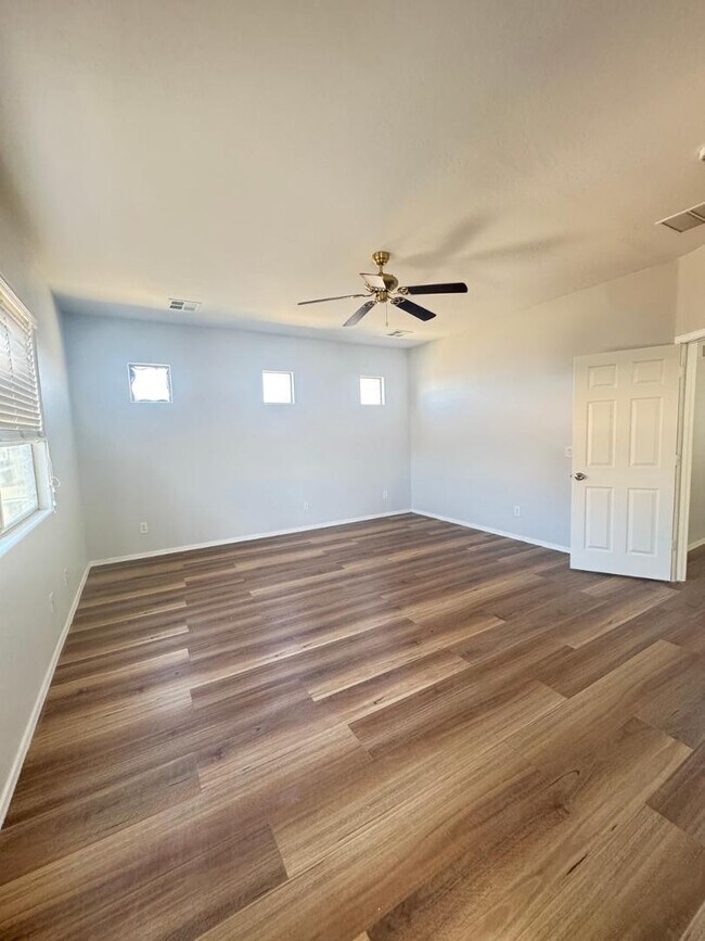 Building Photo - 4610 W Dunbar Dr
