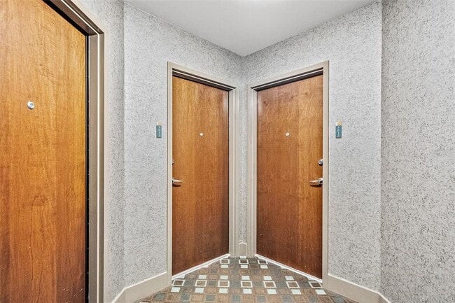 Building Photo - 777 N Ashley Dr