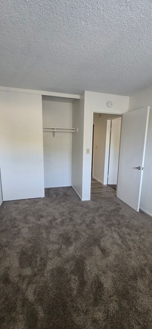 Building Photo - 3 Bedroom, 1.5 Bath Two-Story Townhome wit...