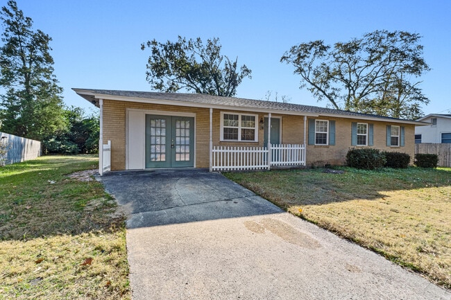 Building Photo - 2021 Fernwood Cir