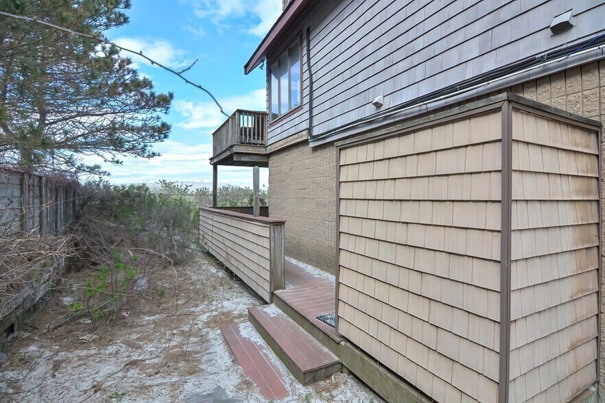 Building Photo - 18 Bungalow Rd