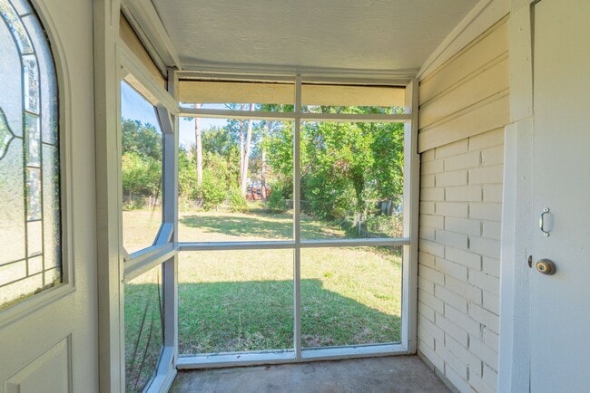 Building Photo - $1,300 - 3 bed/2 bath house for rent in Fl...